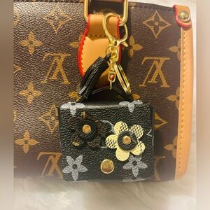 Fashion Jewelry Black and Gold Floral Key & Card Holder